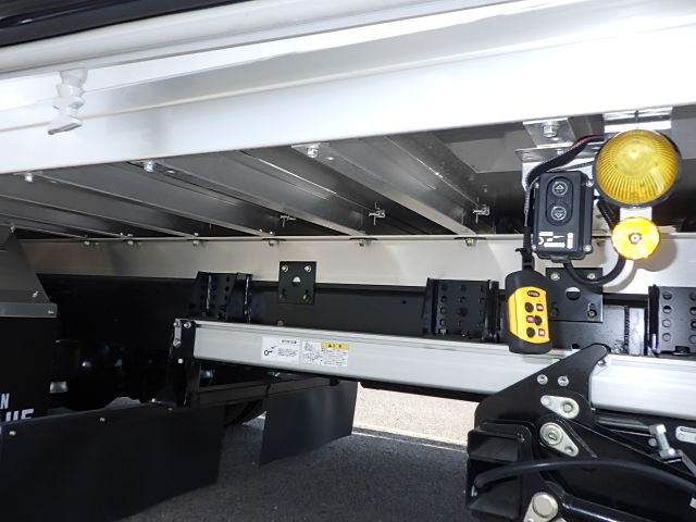 日野 令和7年式 格納ゲート付き 冷凍バン 車検付き|中古トラックの販売・買取・査定のアイナビ