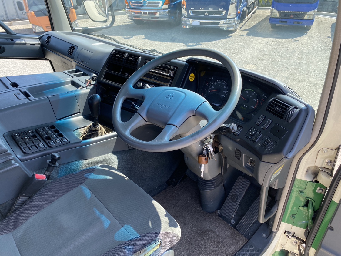 H26年式、スーパーグレート2軸カプラトラクタ、車検付|中古トラックの販売・買取・査定のアイナビ