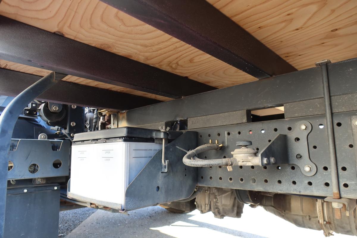 ワイドロング平ボディー 積載4600kg 床鉄板張り 車検付き|中古トラックの販売・買取・査定のアイナビ