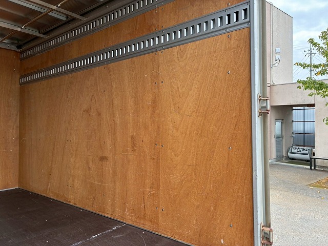 パネルバン10尺ボディダブルタイヤジャストロー1t1.5t3.5t|中古トラックの販売・買取・査定のアイナビ