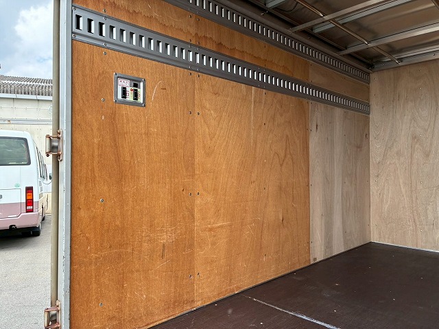 パネルバン10尺ボディダブルタイヤジャストロー1t1.5t3.5t|中古トラックの販売・買取・査定のアイナビ