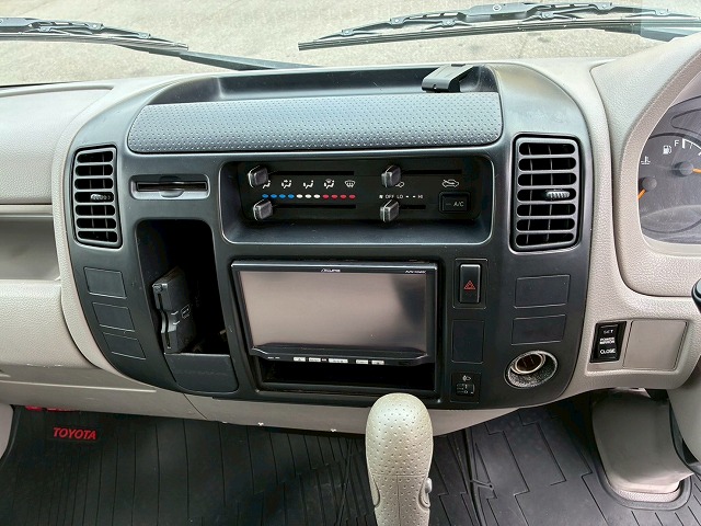 パネルバン10尺ボディダブルタイヤジャストロー1t1.5t3.5t|中古トラックの販売・買取・査定のアイナビ