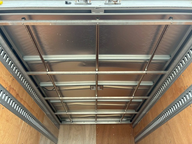 パネルバン10尺ボディダブルタイヤジャストロー1t1.5t3.5t|中古トラックの販売・買取・査定のアイナビ