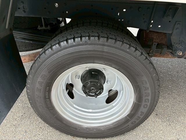 パネルバン10尺ボディダブルタイヤジャストロー1t1.5t3.5t|中古トラックの販売・買取・査定のアイナビ