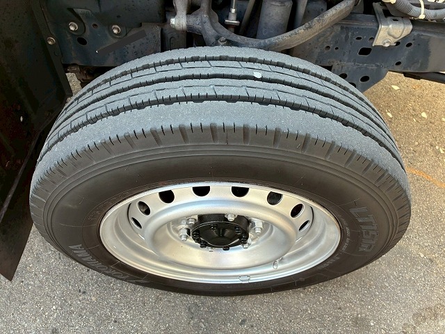 パネルバン10尺ボディダブルタイヤジャストロー1t1.5t3.5t|中古トラックの販売・買取・査定のアイナビ