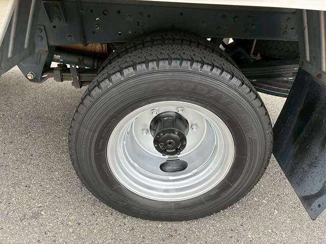 パネルバン10尺ボディダブルタイヤジャストロー1t1.5t3.5t|中古トラックの販売・買取・査定のアイナビ