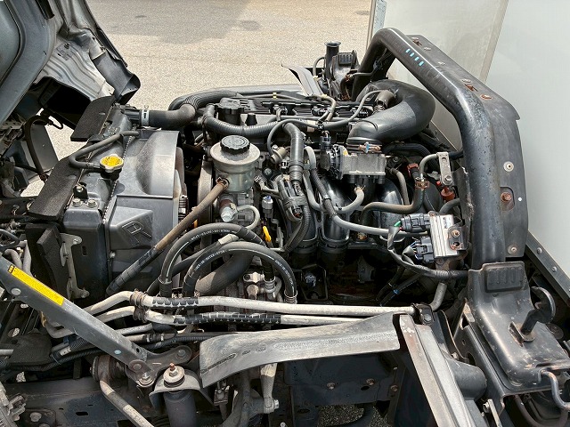 パネルバン10尺ボディダブルタイヤジャストロー1t1.5t3.5t|中古トラックの販売・買取・査定のアイナビ