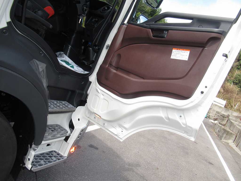 未使用 カヤバ ドラム容量8.7立米 電動ホッパーカバー|中古トラックの販売・買取・査定のアイナビ