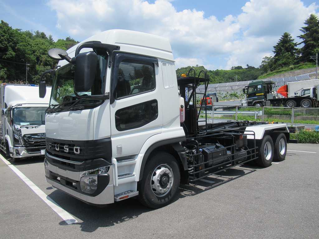 新明和 22t アームロール ハイルーフ AT 最大積載10600㎏|中古トラックの販売・買取・査定のアイナビ