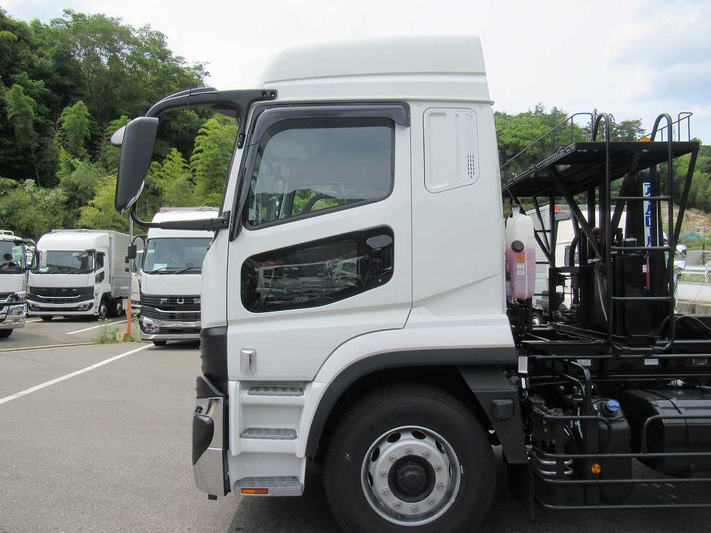 新明和 22t アームロール ハイルーフ AT 最大積載10600㎏|中古トラックの販売・買取・査定のアイナビ