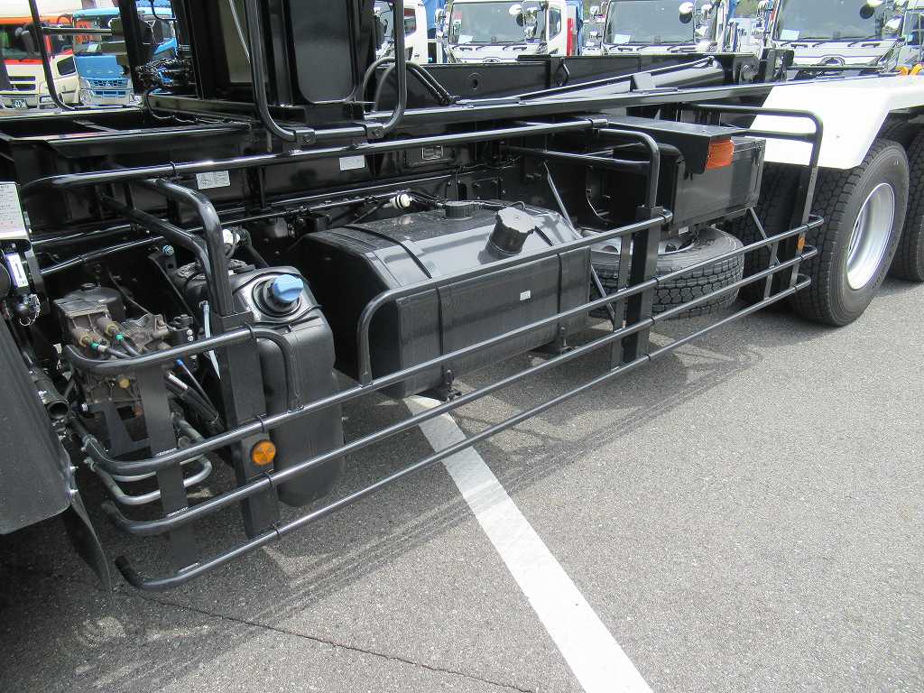 新明和 22t アームロール ハイルーフ AT 最大積載10600㎏|中古トラックの販売・買取・査定のアイナビ