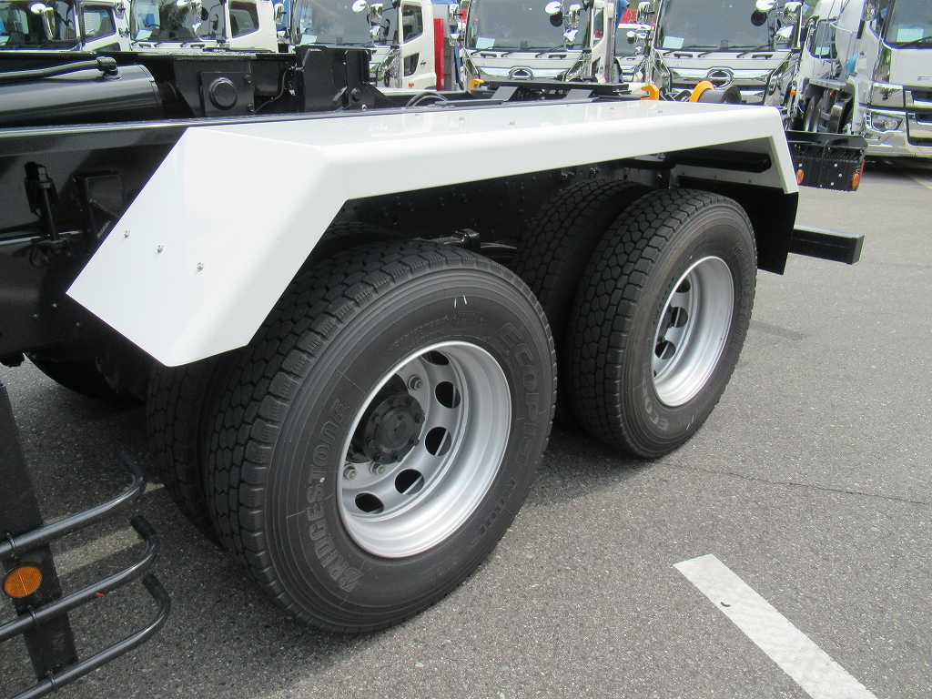 新明和 22t アームロール ハイルーフ AT 最大積載10600㎏|中古トラックの販売・買取・査定のアイナビ