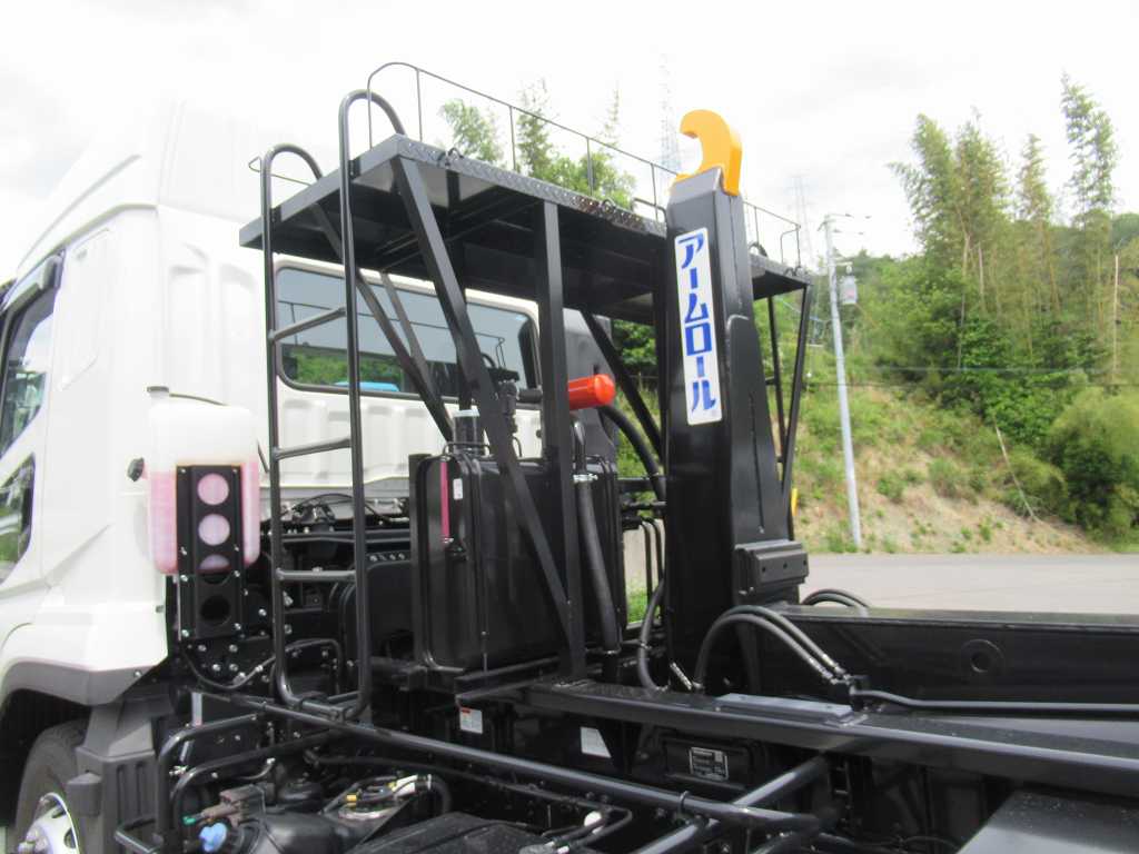 新明和 22t アームロール ハイルーフ AT 最大積載10600㎏|中古トラックの販売・買取・査定のアイナビ