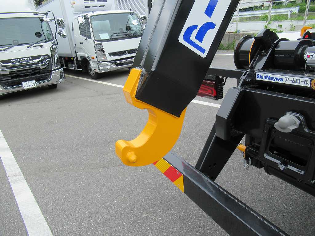 新明和 22t アームロール ハイルーフ AT 最大積載10600㎏|中古トラックの販売・買取・査定のアイナビ