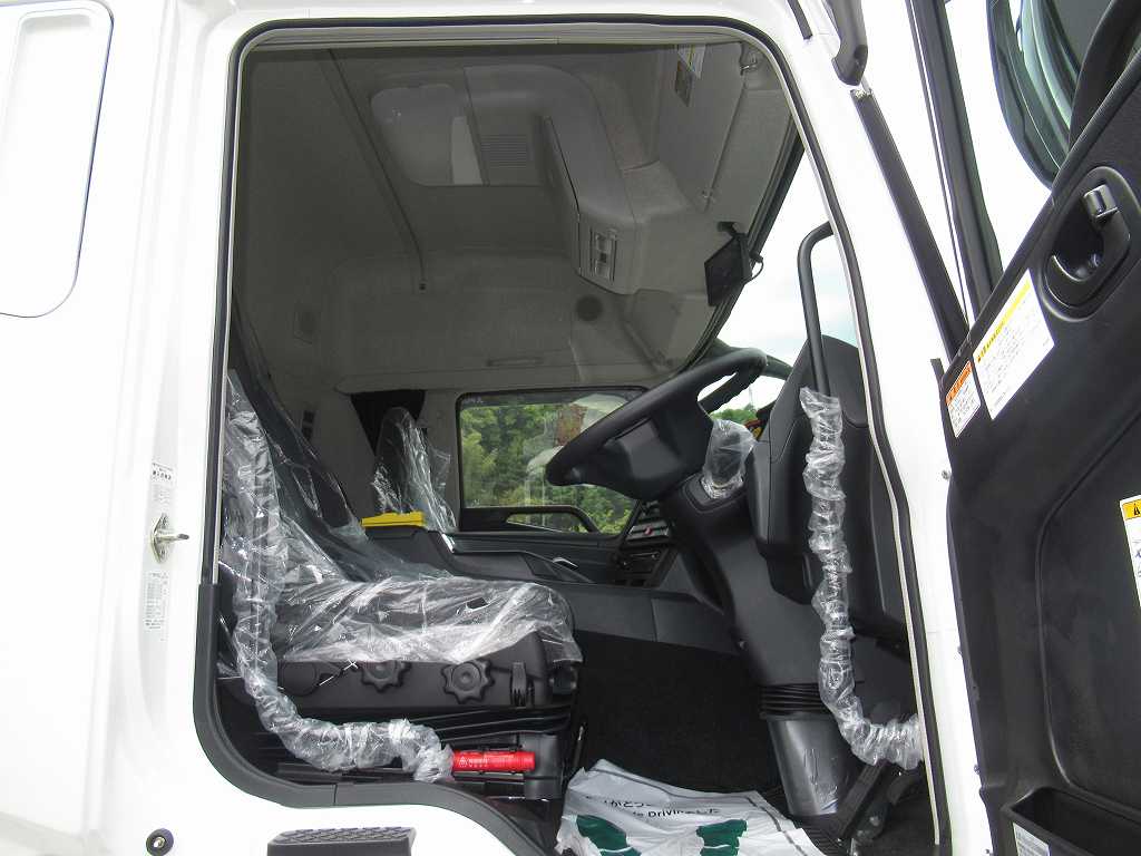 新明和 22t アームロール ハイルーフ AT 最大積載10600㎏|中古トラックの販売・買取・査定のアイナビ