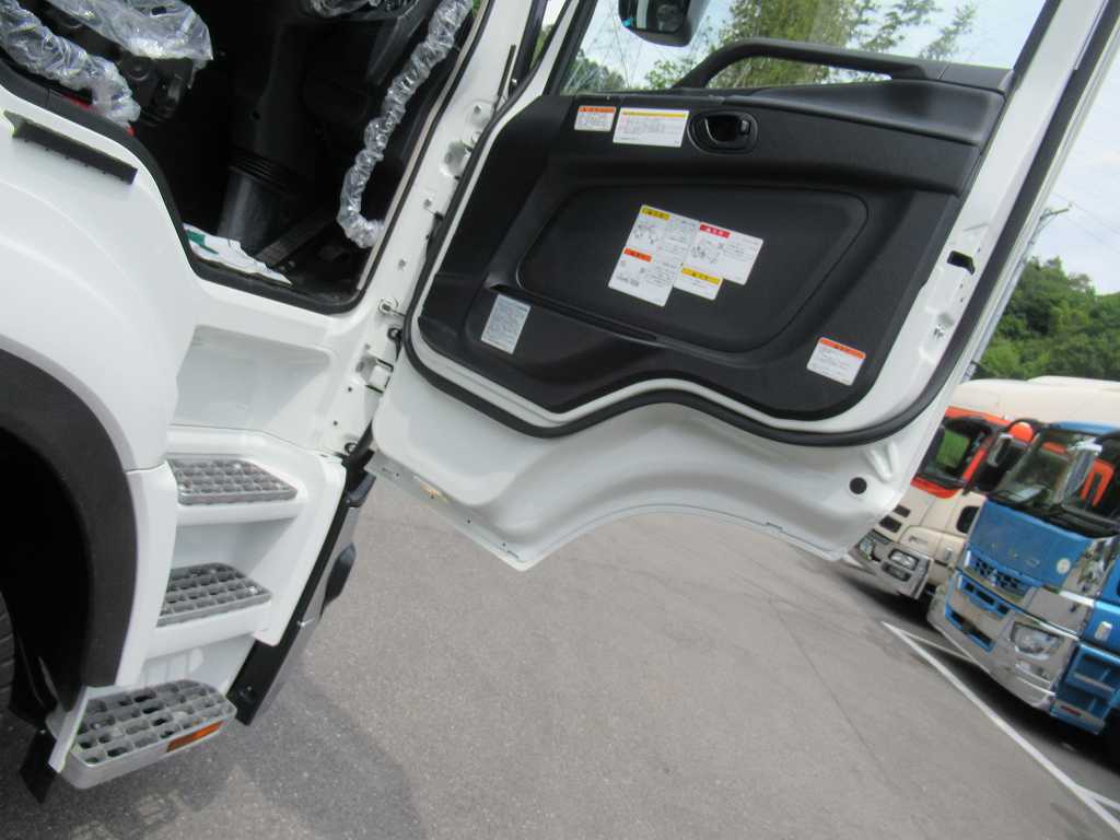 新明和 22t アームロール ハイルーフ AT 最大積載10600㎏|中古トラックの販売・買取・査定のアイナビ