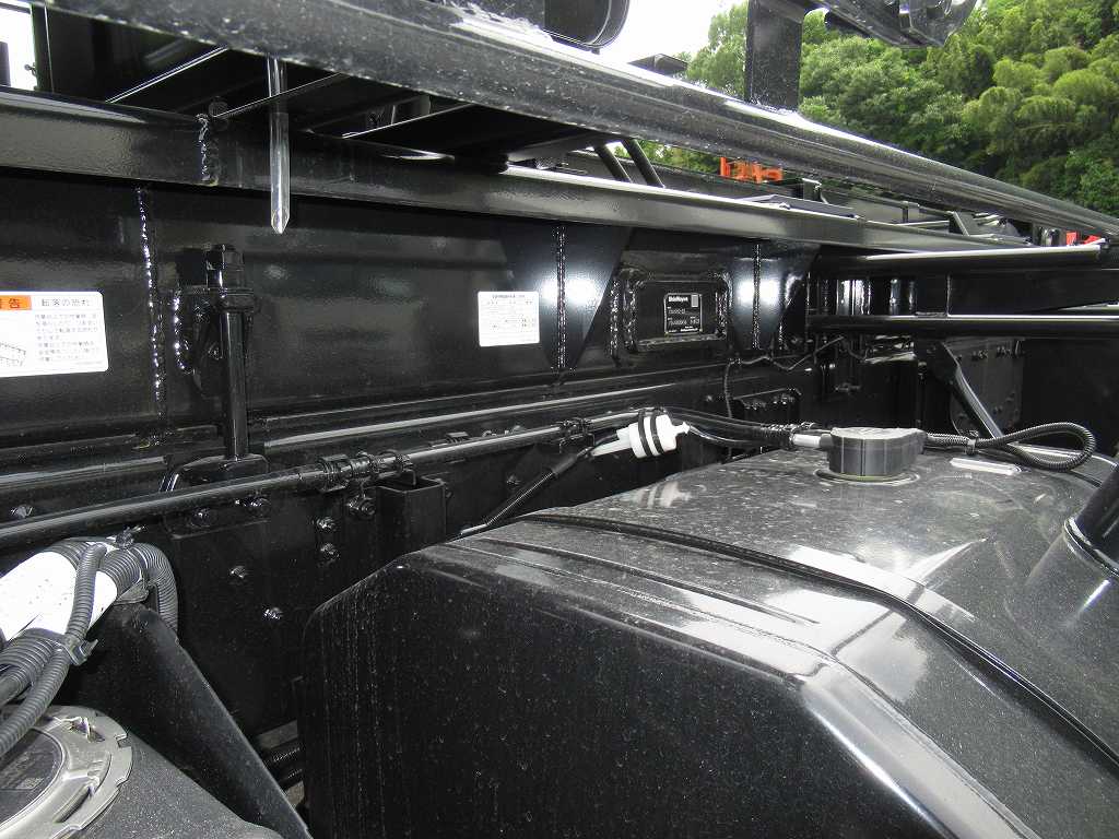 新明和 22t アームロール ハイルーフ AT 最大積載10600㎏|中古トラックの販売・買取・査定のアイナビ