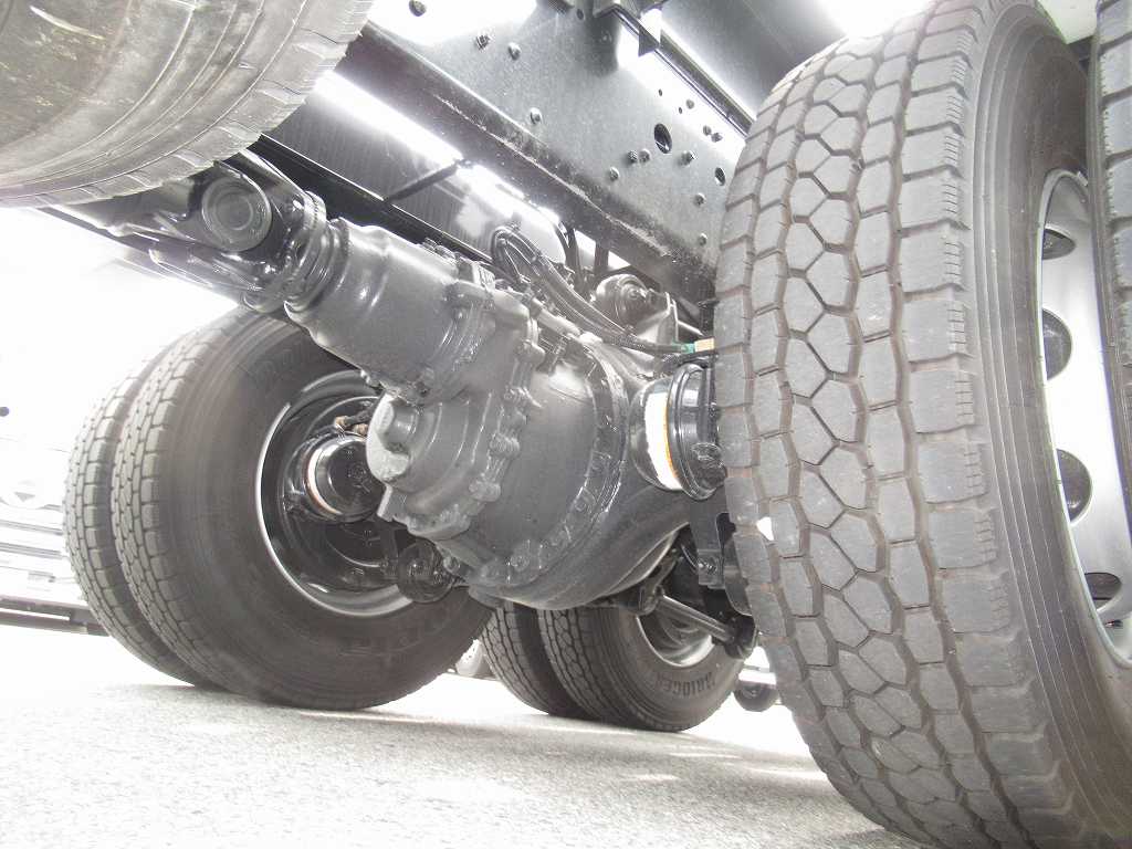 新明和 22t アームロール ハイルーフ AT 最大積載10600㎏|中古トラックの販売・買取・査定のアイナビ