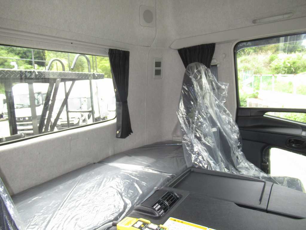 新明和 22t アームロール ハイルーフ AT 最大積載10600㎏|中古トラックの販売・買取・査定のアイナビ