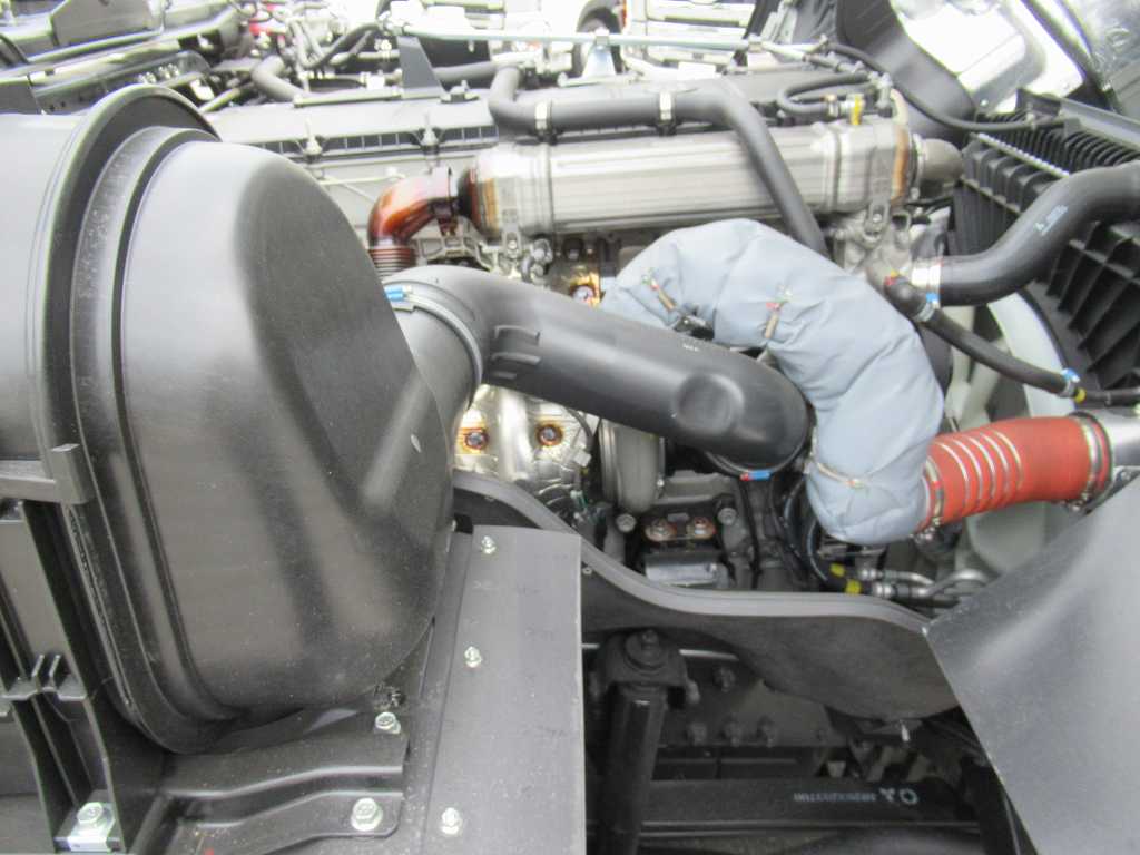 新明和 22t アームロール ハイルーフ AT 最大積載10600㎏|中古トラックの販売・買取・査定のアイナビ