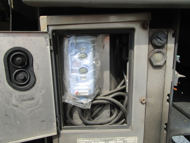 H.21年三菱ふそうキャンターアルミバンPG付3t積載|中古トラックの販売・買取・査定のアイナビ