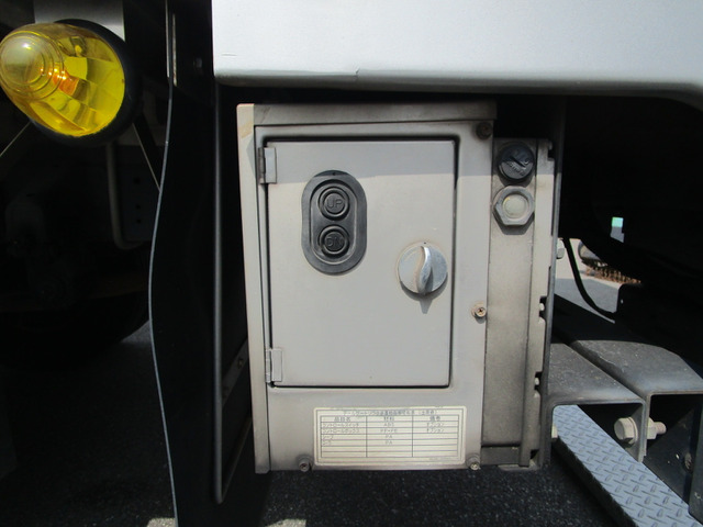 H.21年三菱ふそうキャンターアルミバンPG付3t積載|中古トラックの販売・買取・査定のアイナビ