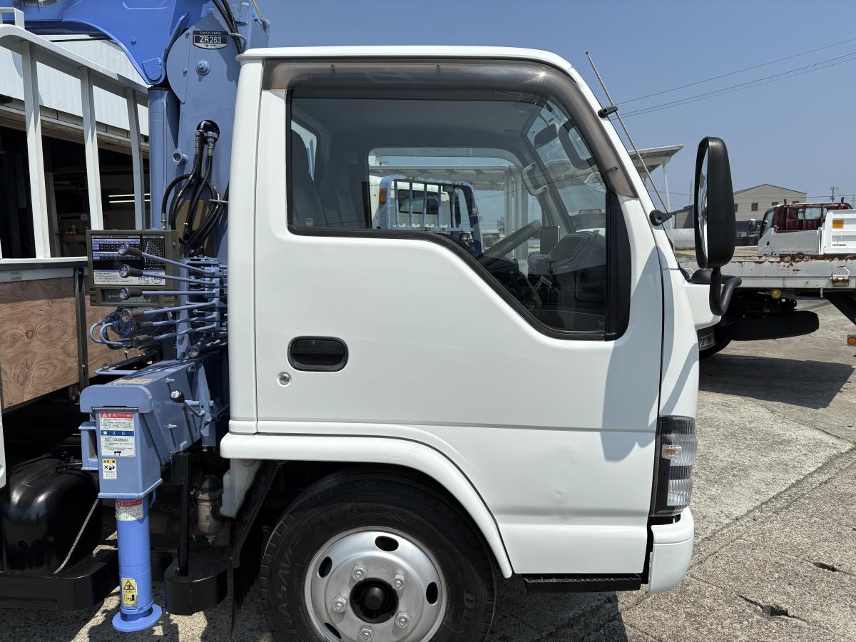 H18 タイタン 2t 3段クレーン|中古トラックの販売・買取・査定のアイナビ