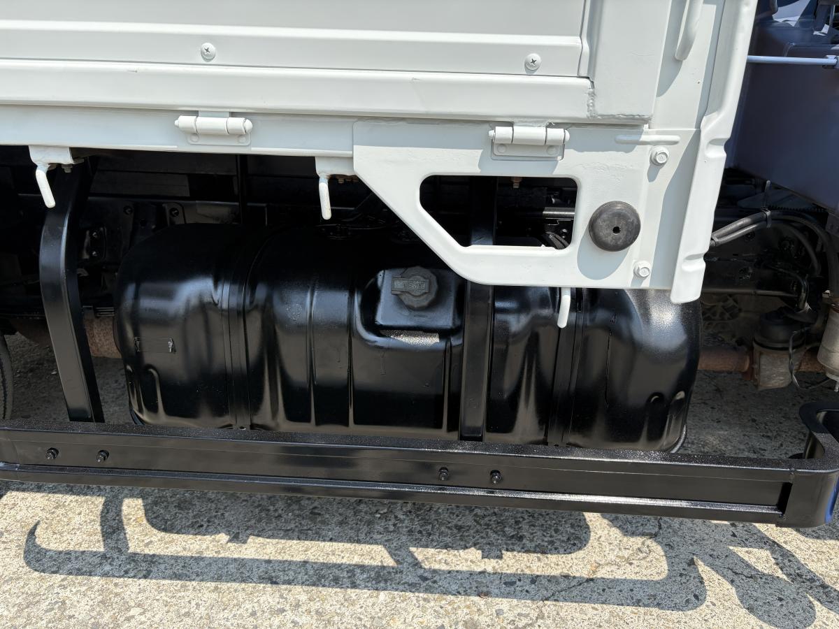 H18 タイタン 2t 3段クレーン|中古トラックの販売・買取・査定のアイナビ