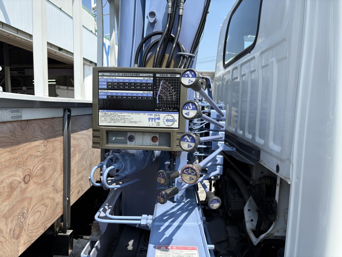 H18 タイタン 2t 3段クレーン|中古トラックの販売・買取・査定のアイナビ