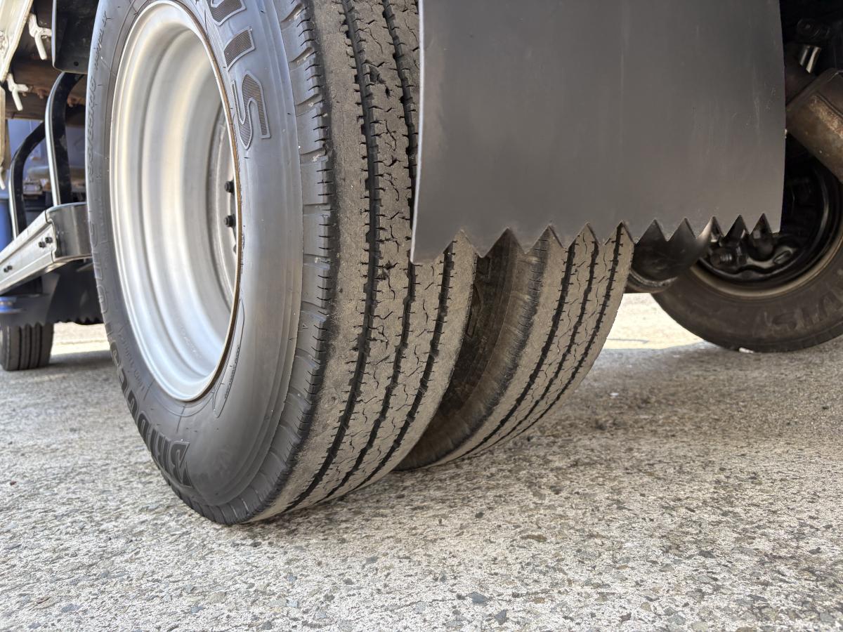 H18 タイタン 2t 3段クレーン|中古トラックの販売・買取・査定のアイナビ