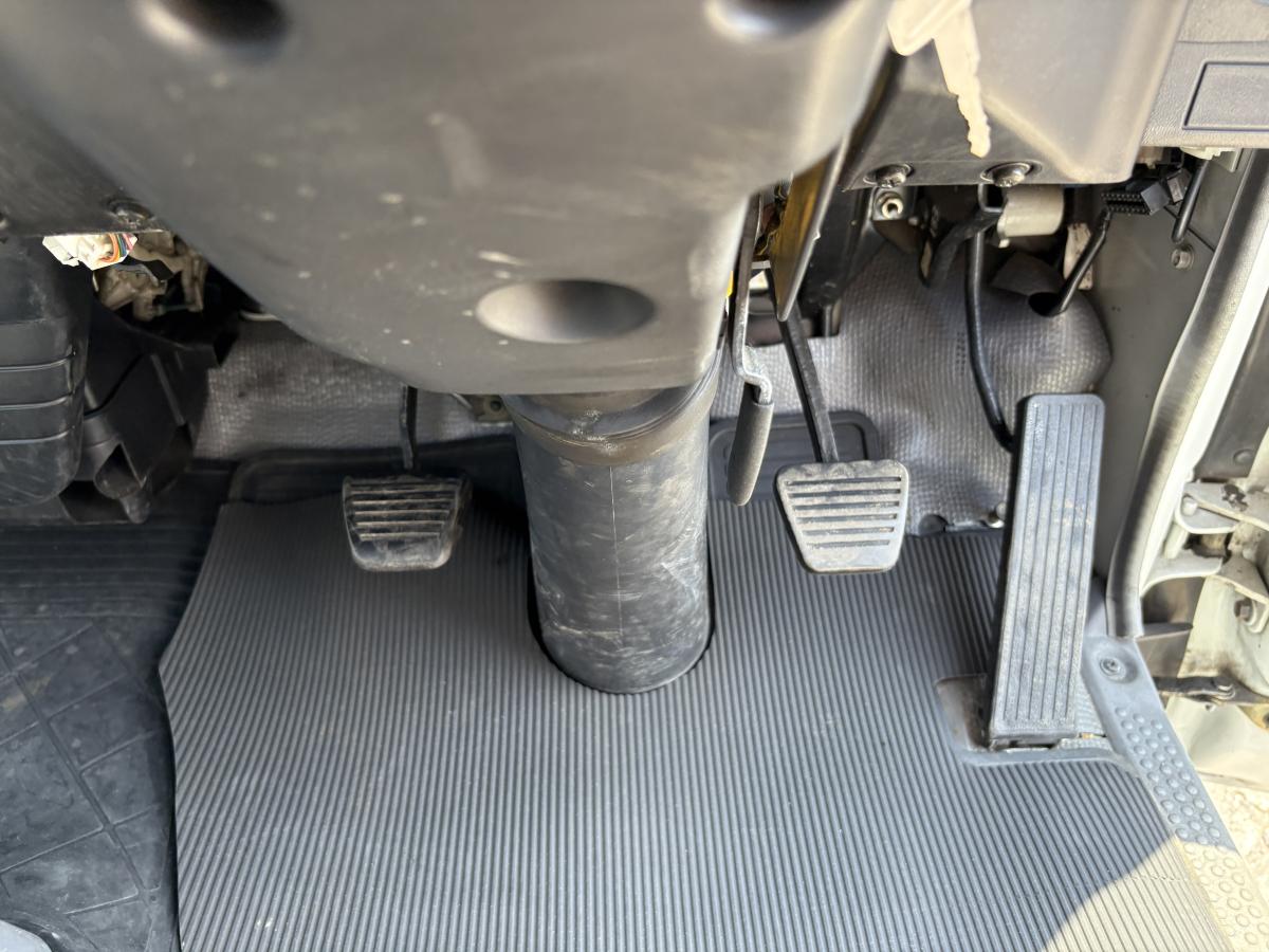 H18 タイタン 2t 3段クレーン|中古トラックの販売・買取・査定のアイナビ