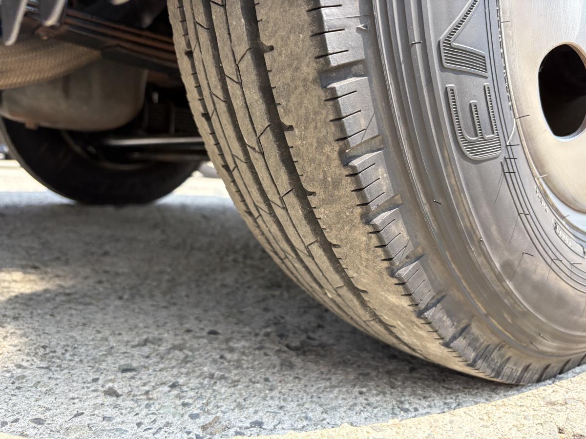 H18 タイタン 2t 3段クレーン|中古トラックの販売・買取・査定のアイナビ