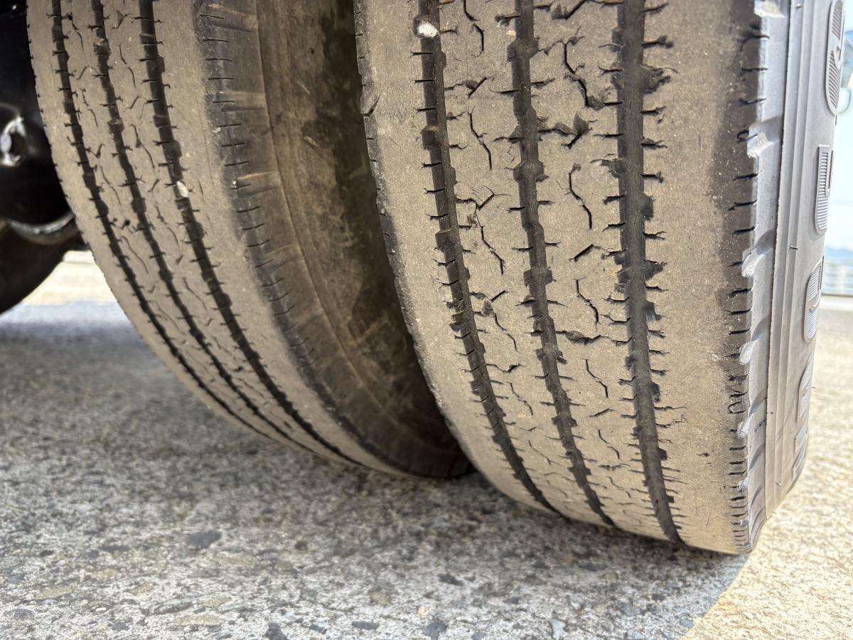 H18 タイタン 2t 3段クレーン|中古トラックの販売・買取・査定のアイナビ