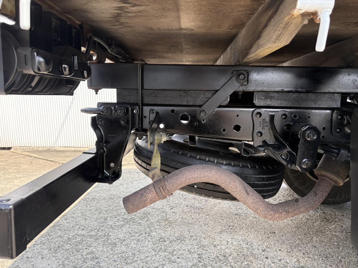 H18 タイタン 2t 3段クレーン|中古トラックの販売・買取・査定のアイナビ