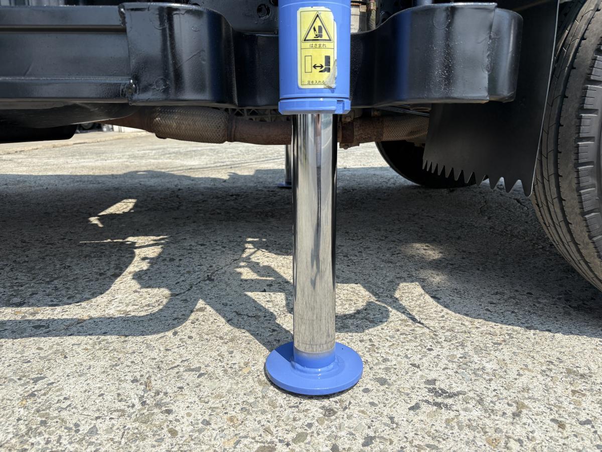 H18 タイタン 2t 3段クレーン|中古トラックの販売・買取・査定のアイナビ