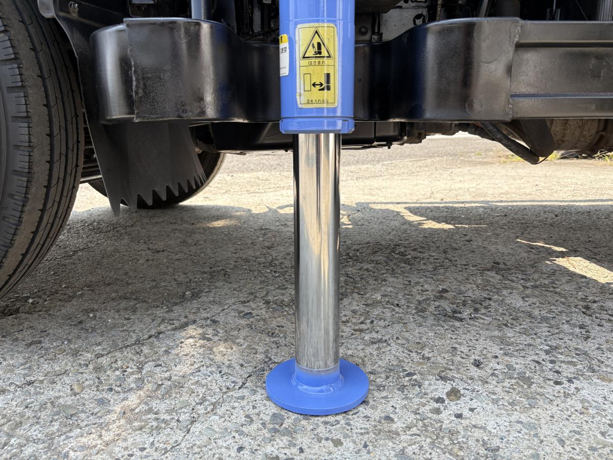 H18 タイタン 2t 3段クレーン|中古トラックの販売・買取・査定のアイナビ