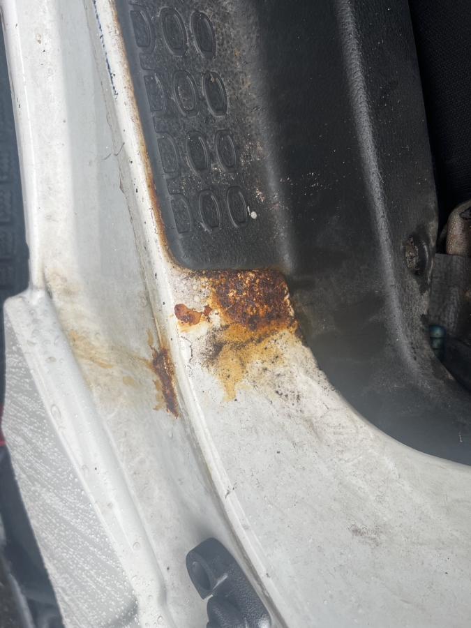 平成27年アトラスダブルキャブアルミバン切り替え4WD|中古トラックの販売・買取・査定のアイナビ