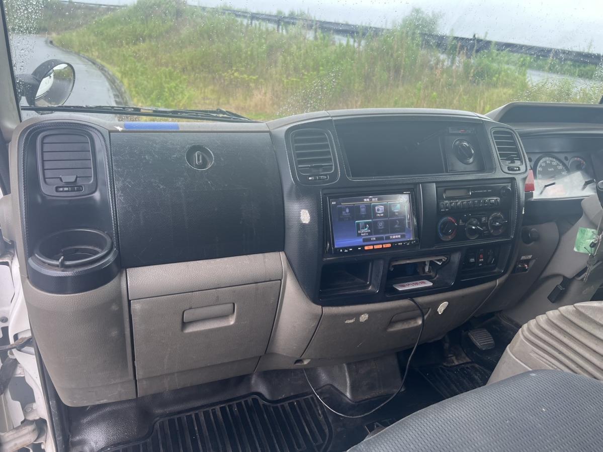 平成27年アトラスダブルキャブアルミバン切り替え4WD|中古トラックの販売・買取・査定のアイナビ