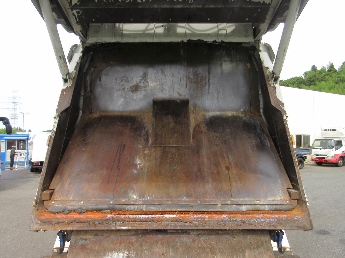 新明和 アームロール プレスコンテナ 増トン 車検付 !!|中古トラックの販売・買取・査定のアイナビ