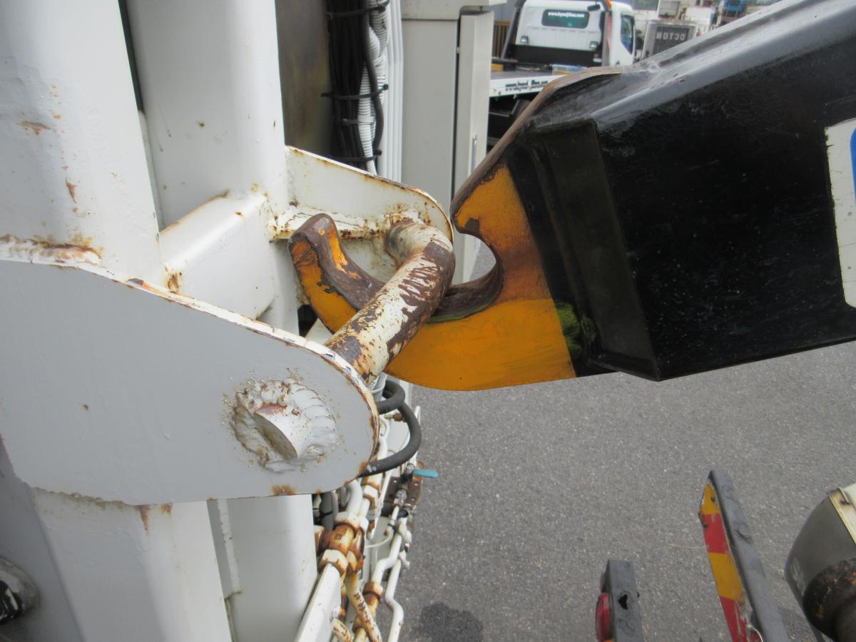 新明和 アームロール プレスコンテナ 増トン 車検付 !!|中古トラックの販売・買取・査定のアイナビ