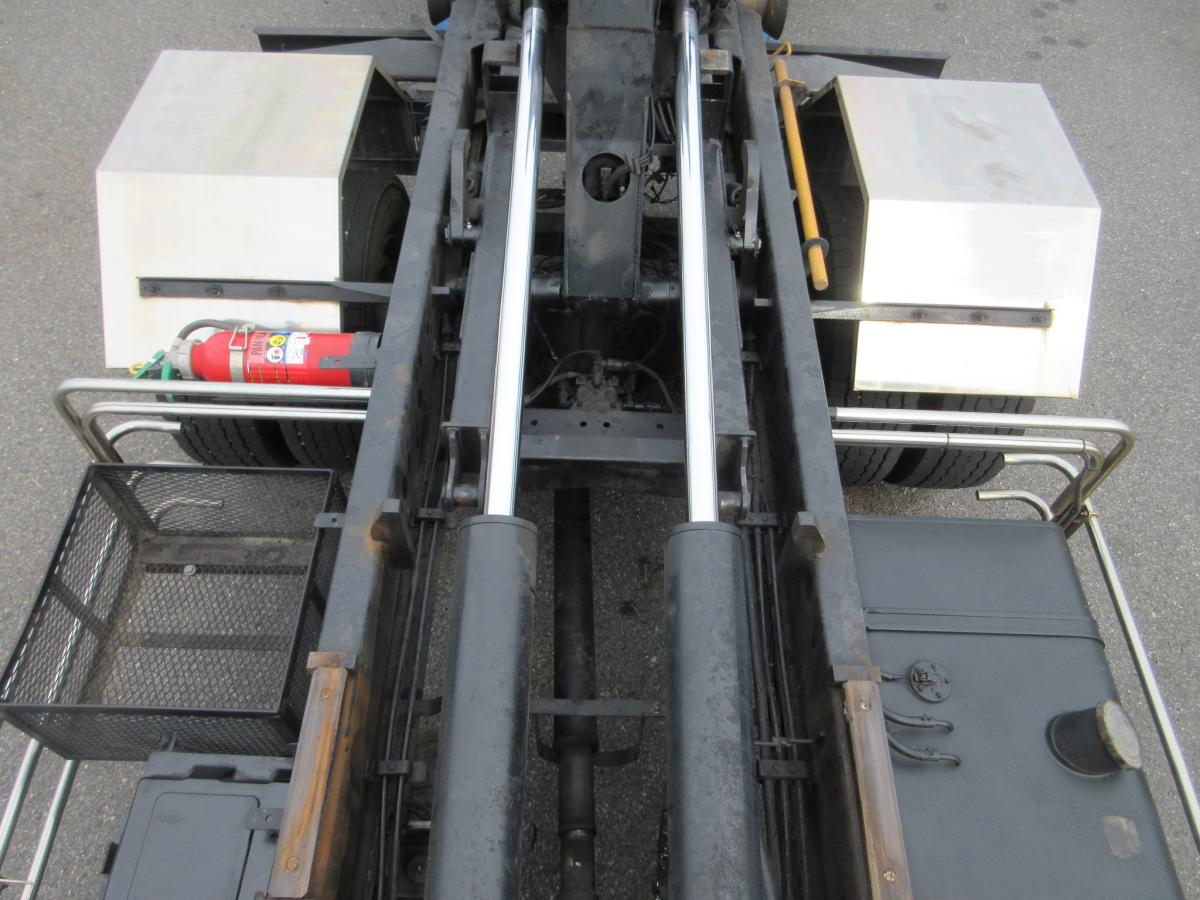 新明和 アームロール プレスコンテナ 増トン 車検付 !!|中古トラックの販売・買取・査定のアイナビ