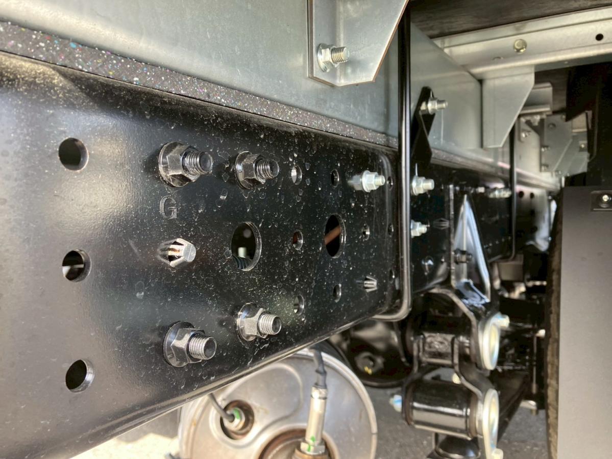 ☆未使用車 標準/10尺 純正ナビ ラッシング2段|中古トラックの販売・買取・査定のアイナビ