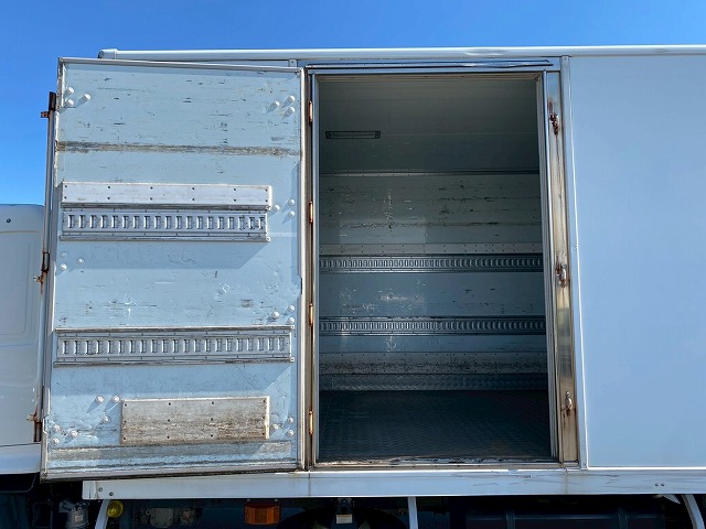 ワンオーナー菱重コールドチェーンR404Aフルキャブ6速MT|中古トラックの販売・買取・査定のアイナビ