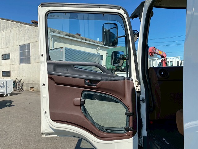 ワンオーナー菱重コールドチェーンR404Aフルキャブ6速MT|中古トラックの販売・買取・査定のアイナビ