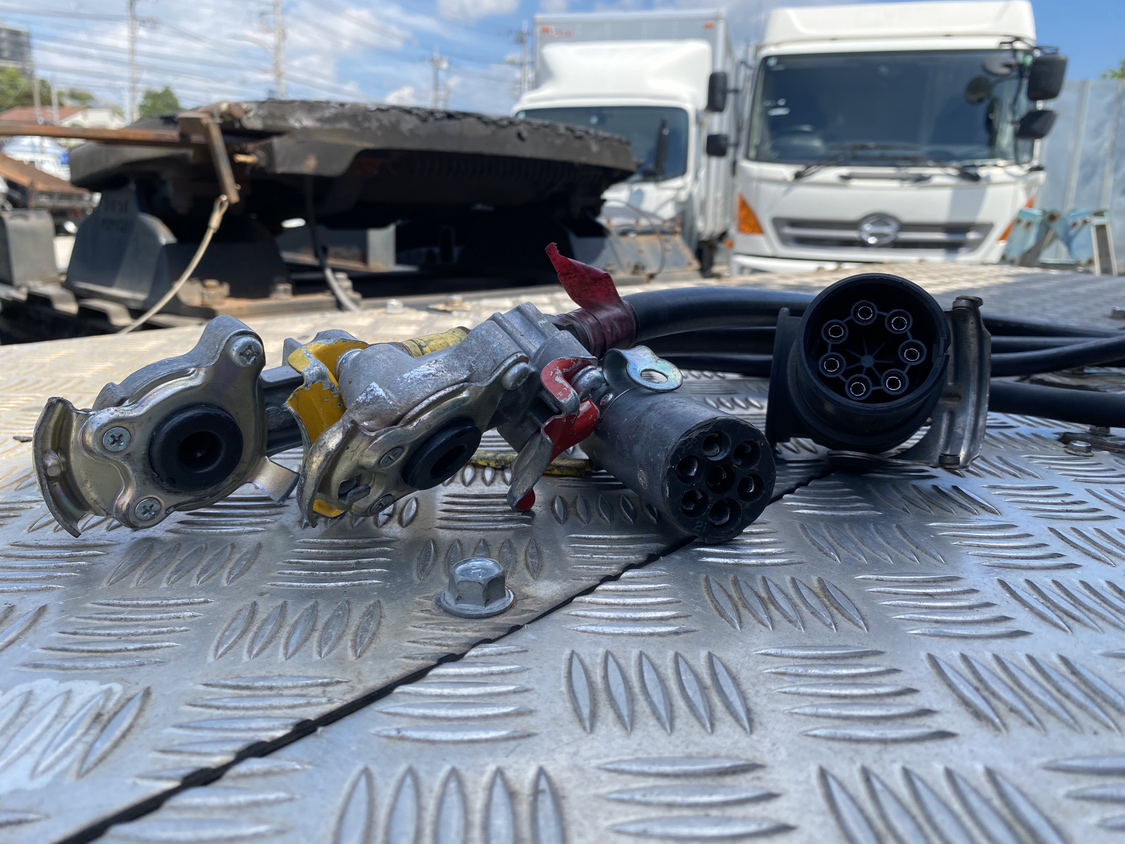 H27年式 ハイルーフトラクタ、車検付 マニュアル車|中古トラックの販売・買取・査定のアイナビ