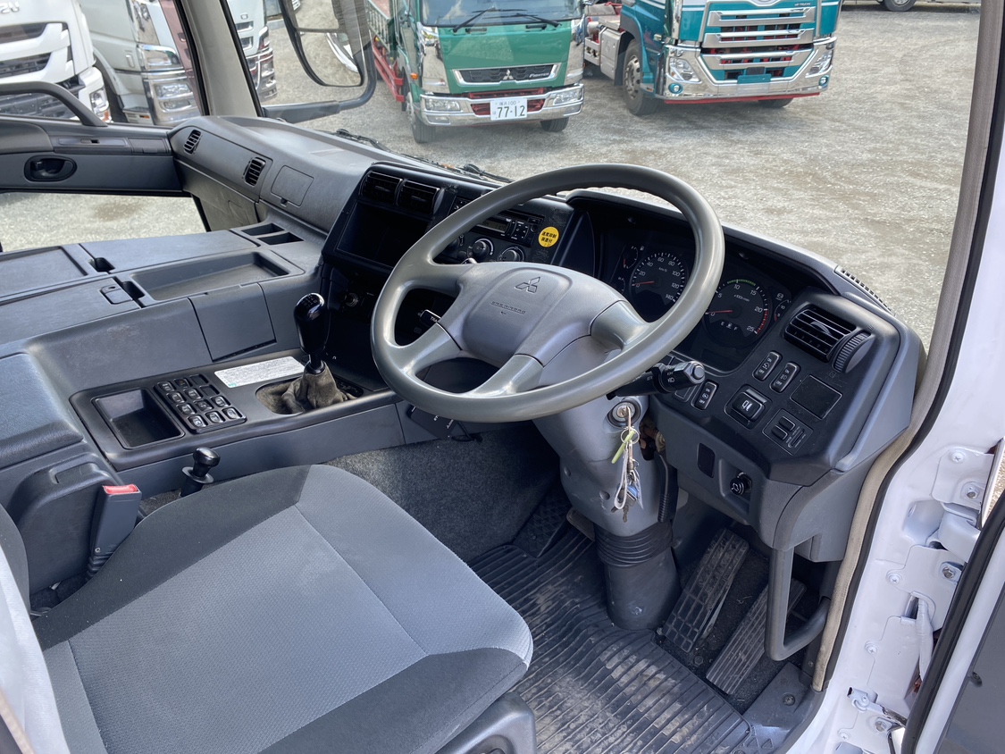 H27年式 ハイルーフトラクタ、車検付 マニュアル車|中古トラックの販売・買取・査定のアイナビ