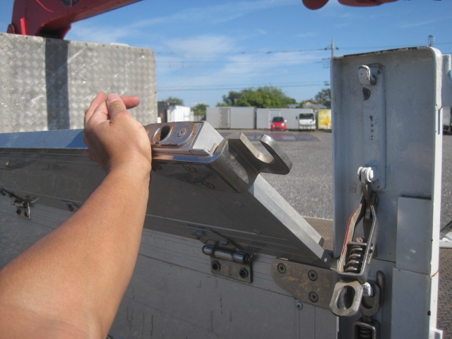 5段ブームリアジャッキ付ラジコン付ショートボディ床縞板|中古トラックの販売・買取・査定のアイナビ