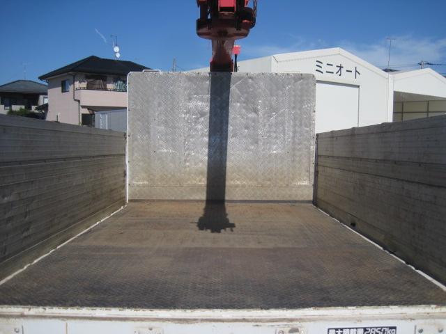 5段ブームリアジャッキ付ラジコン付ショートボディ床縞板|中古トラックの販売・買取・査定のアイナビ