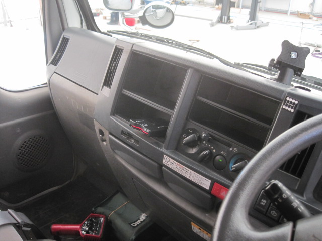 5段ブームリアジャッキ付ラジコン付ショートボディ床縞板|中古トラックの販売・買取・査定のアイナビ