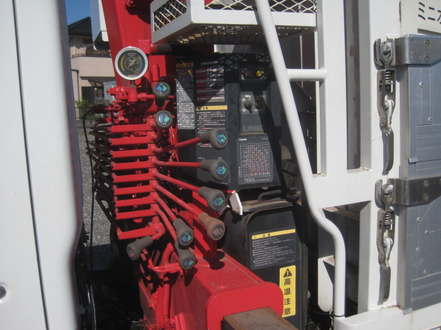 5段ブームリアジャッキ付ラジコン付ショートボディ床縞板|中古トラックの販売・買取・査定のアイナビ
